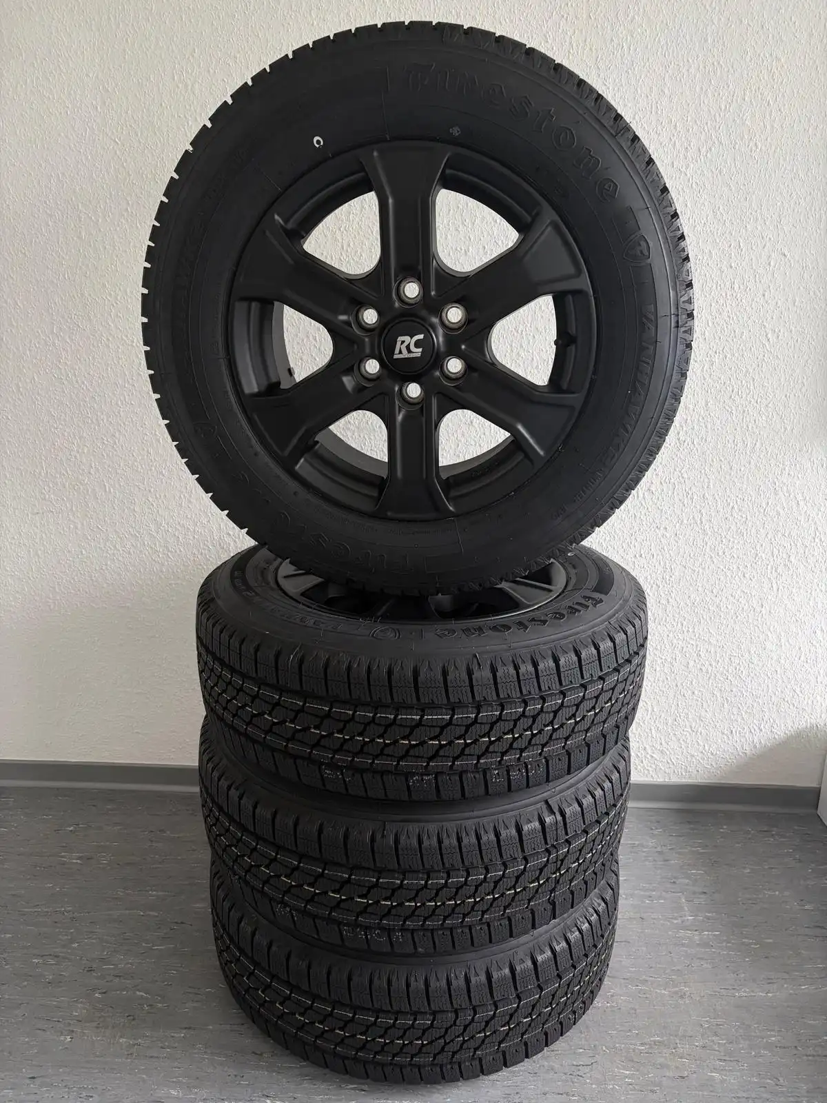 4er Satz Winterkompletträder – Firestone VanHawk 2 Winter Evo 215/65 R16C 106T auf RCDesign RC31 Alufelgen