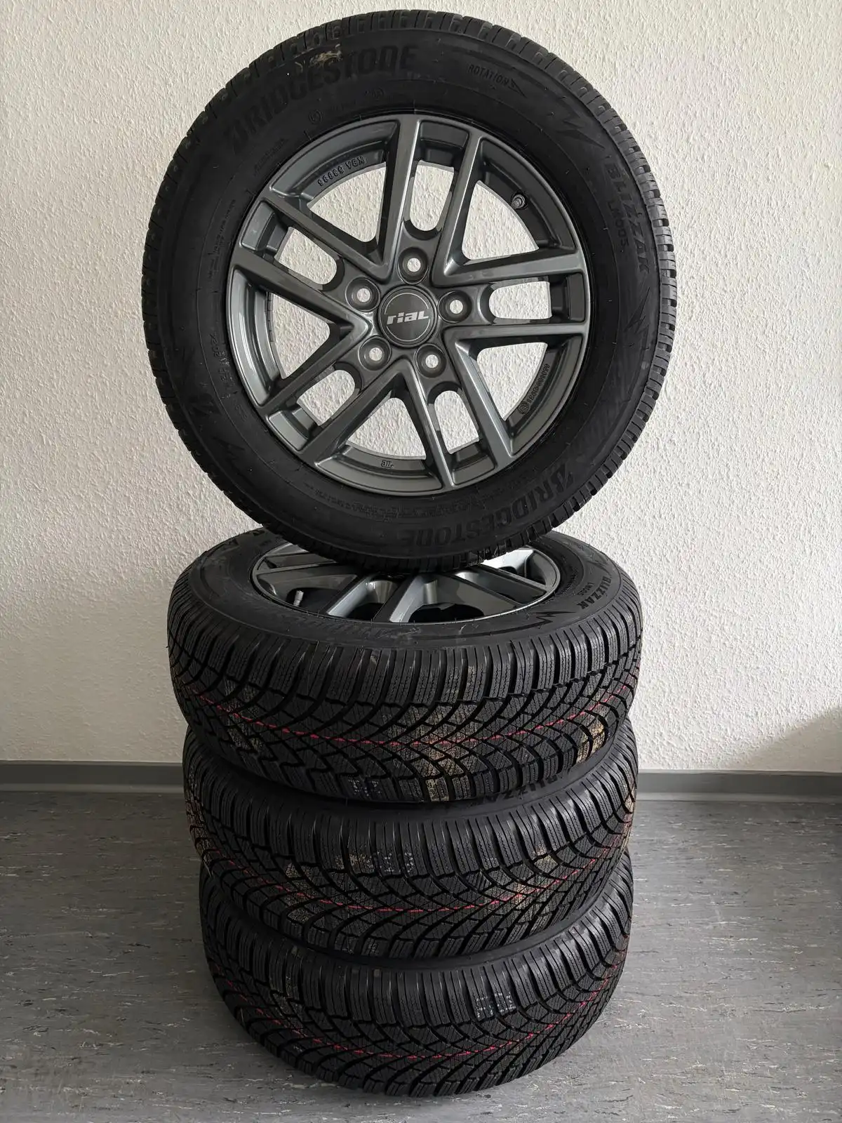 4er Satz Winterkompletträder – Bridgestone Blizzak LM005 195/65 R15 91T auf Rial Astorga Alufelgen