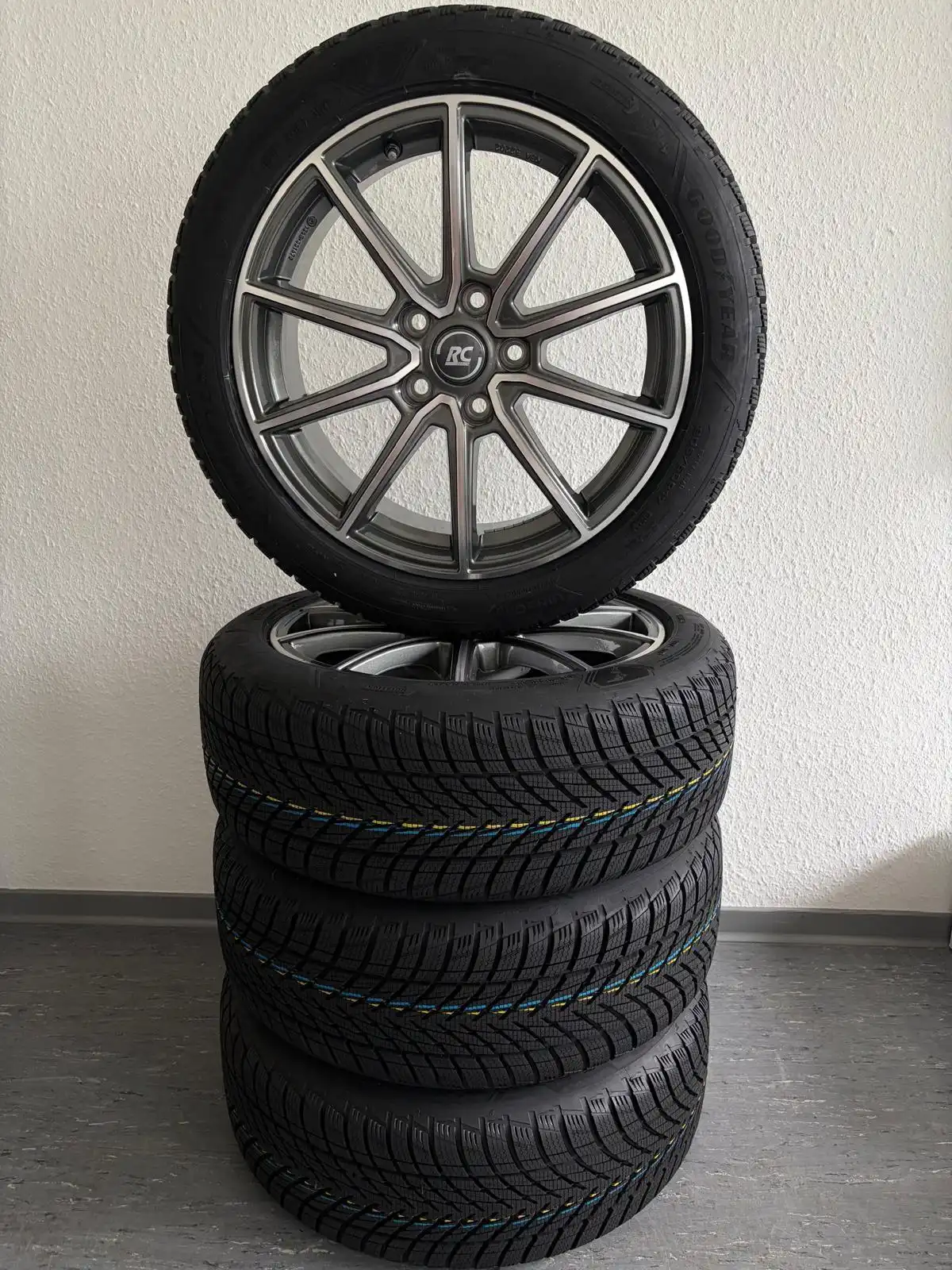4er Satz Winterkompletträder – Goodyear UltraGrip Performance 3 205/50 R17 93V XL auf RCDesign RC32 Alufelgen